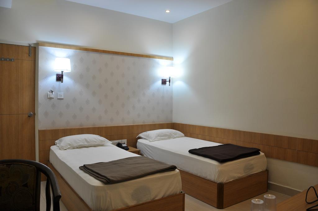 Hotel Athidi Grand Visakhapatnam Bilik gambar